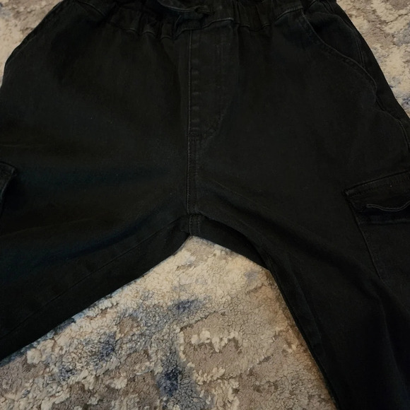 Almost Famous Black Stretch Denim Jogger Cargo Overalls. Size Large - Picture 9 of 16